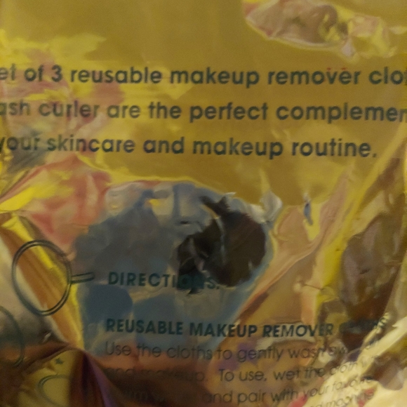 Makeup must haves - Picture 3 of 5